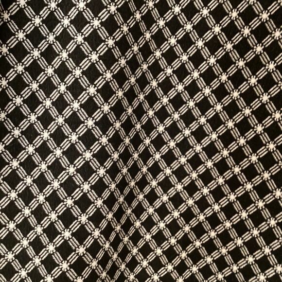 Black & White Max Studio Pants in Size 8 that Seems like a Size 6. NWT. - Picture 5 of 6